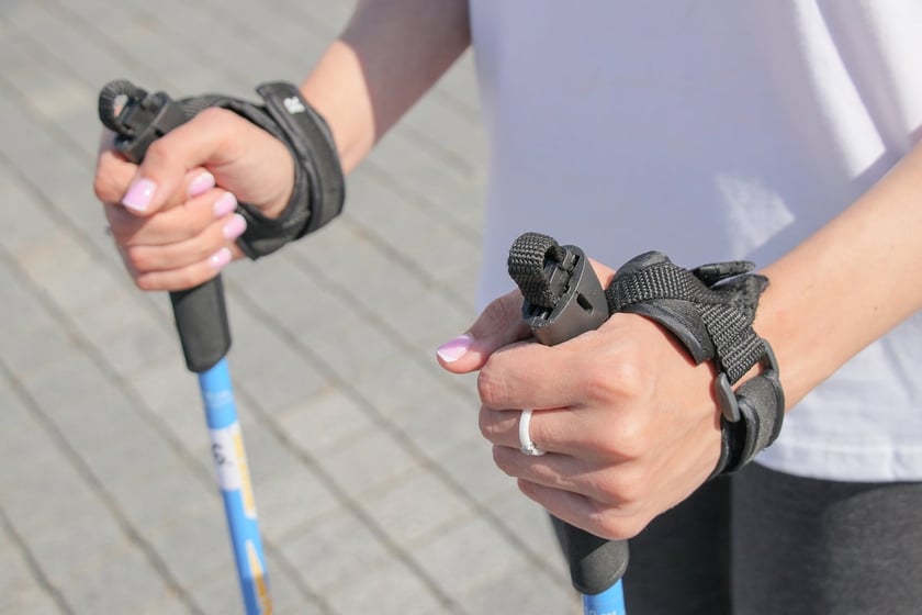 «Велике маленьке серце»: у Києві провели благодійне тренування зі скандинавської ходьби