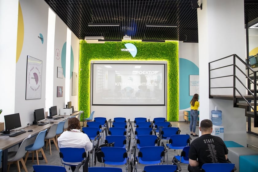 У Києві на Оболоні відкрили новий громадський простір VCENTRI HUB