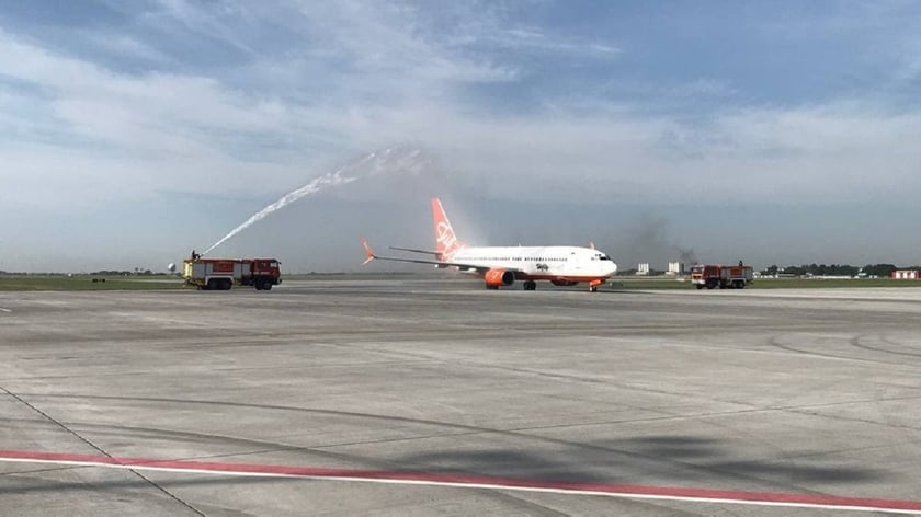 В аеропорту Одеси на нову злітно-посадкову смугу приземлився перший літак (ВІДЕО)