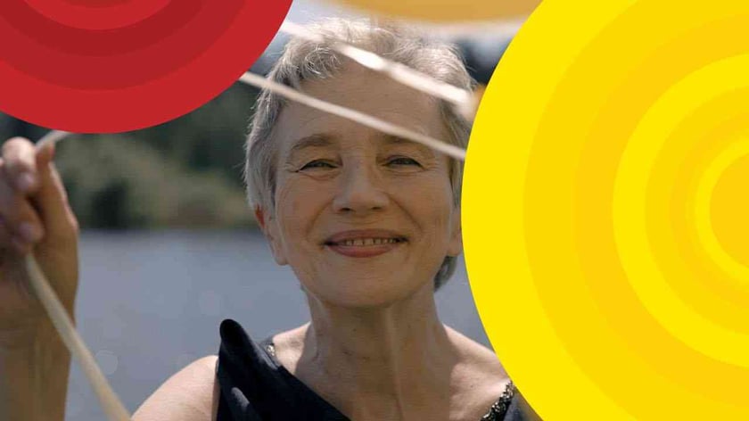 «Ділися усмішкою»: у Києві здійснять мрію пенсіонерів стати діджеями