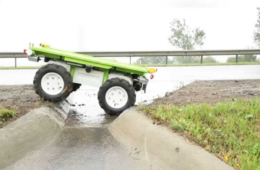 Укравтодор тестує на дорогах Львівщини робота-помічника ALLY (ФОТО)