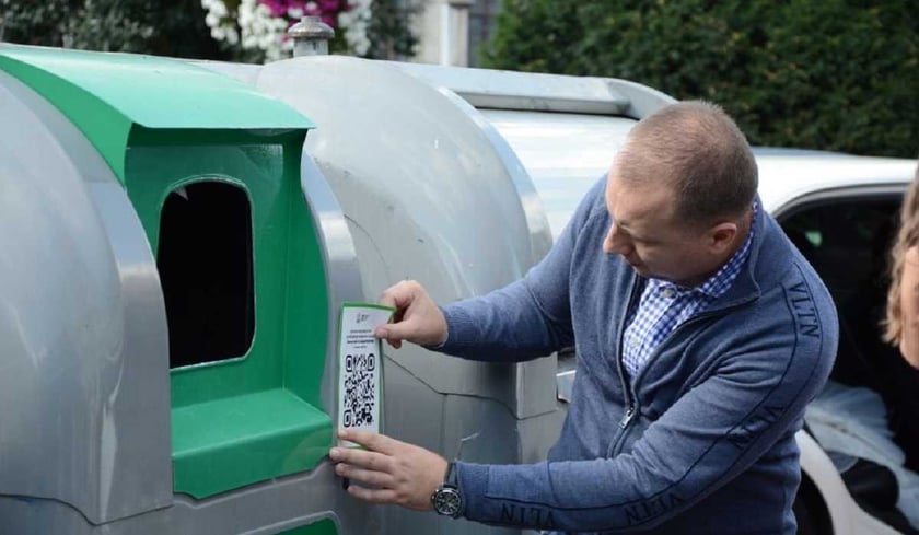 У Львові на смітниках розклеїли QR-коди для контролю роботи перевізників