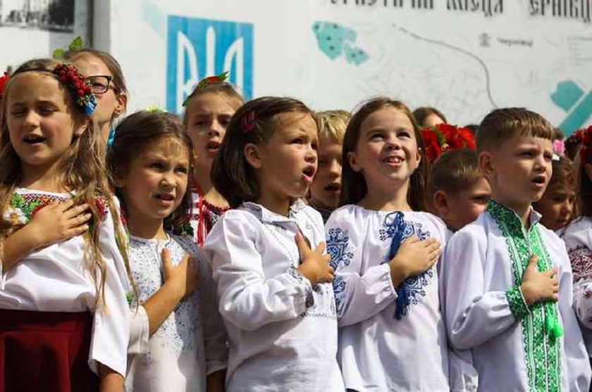 У Чернівцях містяни заспівали «Червону Руту» і встановили рекорд (ВІДЕО)