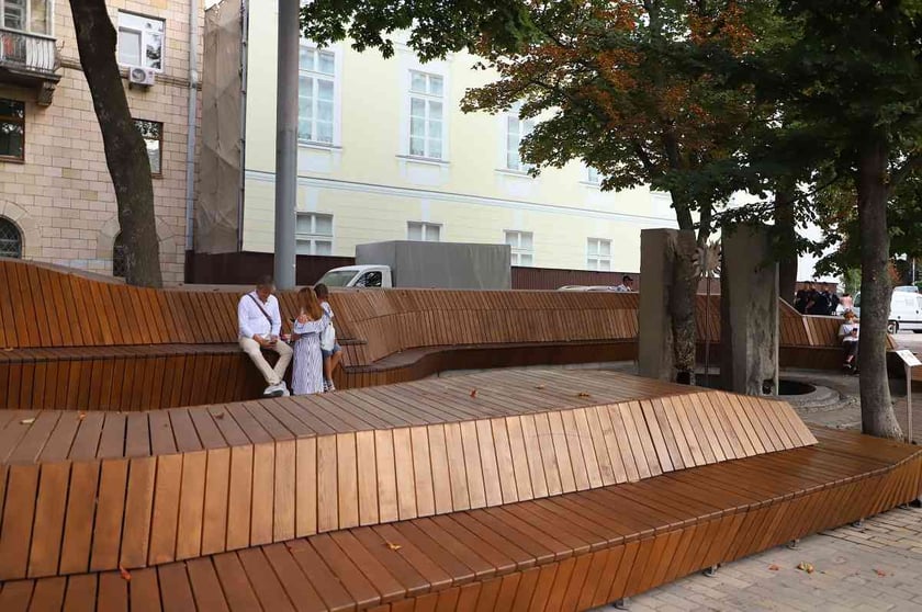 У Києві відкрили оновлений Литовський сквер (ФОТО)