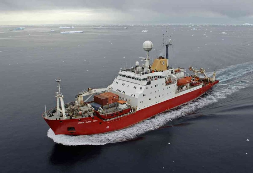 Україна придбала легендарний британський криголам «Джеймс Кларк Росс»