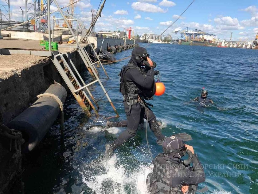 У Водолазній школі відбувся випуск інструкторів-водолазів