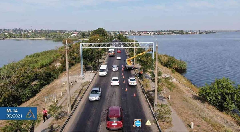 У Миколаєві почали монтувати WIM-систему на Варварівському мосту