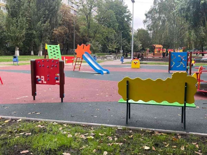 У Києві відкривають оновлений сквер із майданчиками для спорту, дітей і відпочинку (ФОТО)