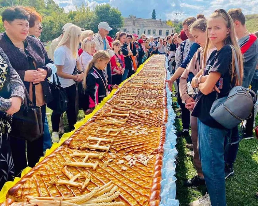 У Черкасах виготовили найдовший яблучний пиріг (ФОТО)