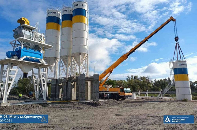 На Полтавщині монтують бетонний завод для будівництва мосту через Дніпро (ФОТО)