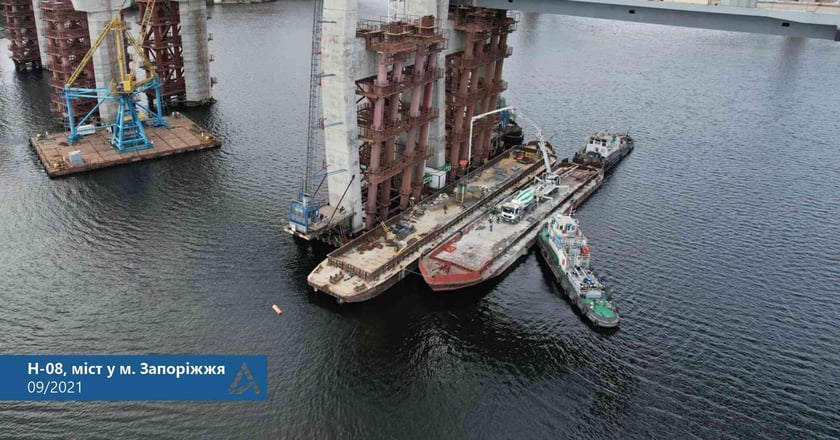 Як у Запоріжжі зводять вантовий міст через Дніпро (ФОТО)