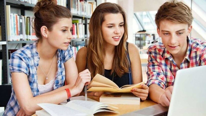 Молодь запрошують до участі в інноваційній програмі UPSHIFT