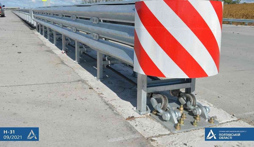 На автодорозі «Дніпро-Решетилівка» встановили перші демпферні системи (ФОТО)