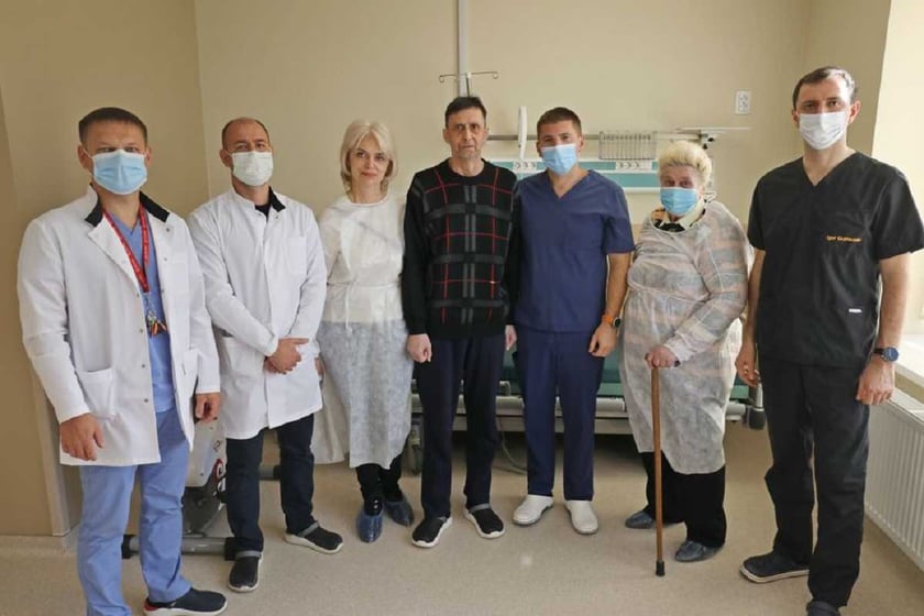 У Львові виписали пацієнта, якому вперше в Україні успішно пересадили легені