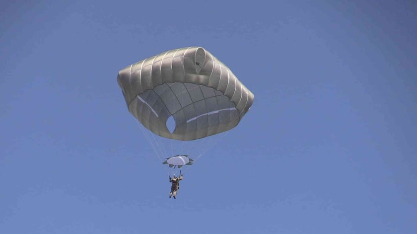 Почались випробування українських парашутних рятувальних систем