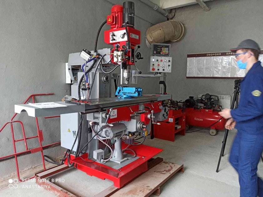 У Маріуполі ліцей автотранспорту отримав обладнання для навчання слюсарів