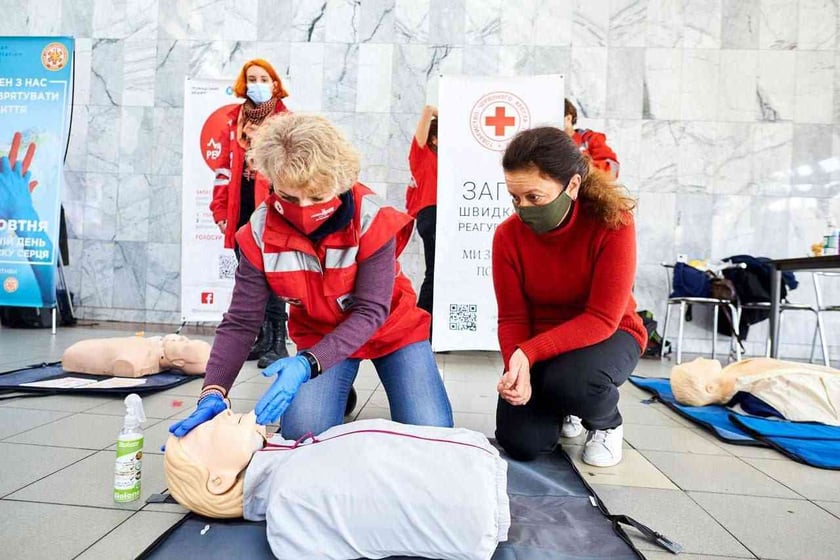 На київському вокзалі навчали робити реанімацію всіх охочих