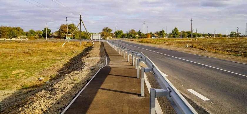 На Херсонщині показали відремонтовану дорогу до заповідника «Асканія-Нова»
