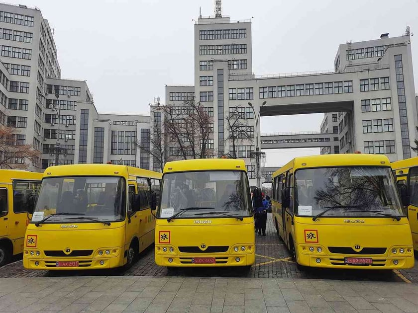 Громадам Харківщини передали нові шкільні автобуси