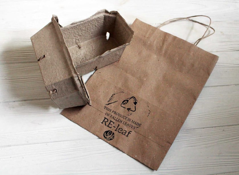 Фермер з Київщини продає ягоди в коробках із сухого листя