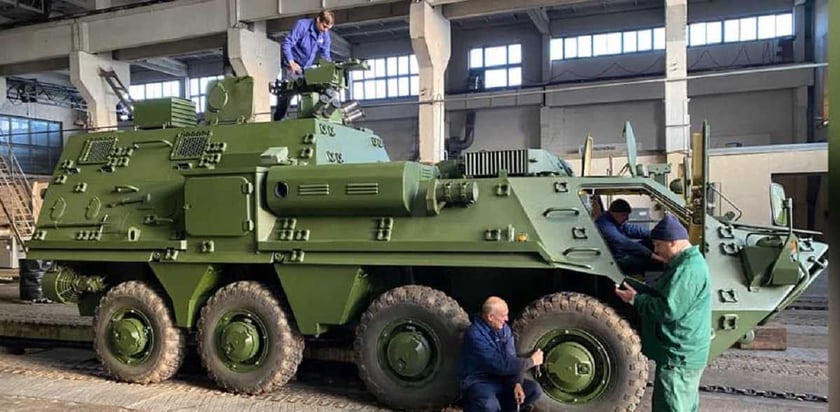 Київський бронетанковий зібрав перший зразок командно-штабної машини БТР-4КШ-Т