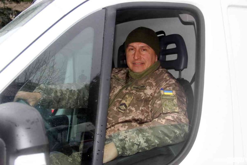Львівські військові медики отримали новий реанімобіль