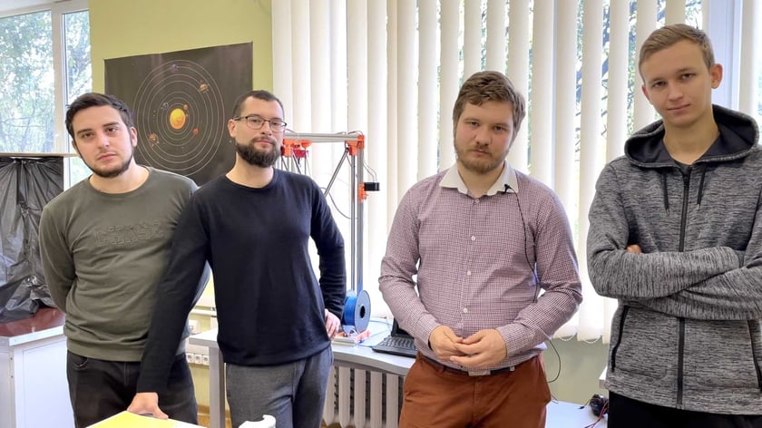 Студенти з Дніпра запустили саморобні ракети на полігоні Південмашу (ВІДЕО)