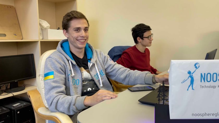 Хлопець із Дніпра вигадав, як вимірювати якість повітря світильником (ВІДЕО)