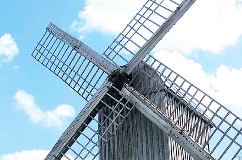 Громада на Черкащині реставрувала старовинний вітряк (ФОТО)