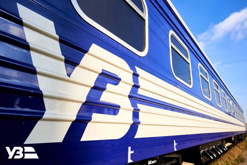 Із Харкова на Донеччину запустили модернізовану електричку (ФОТО)