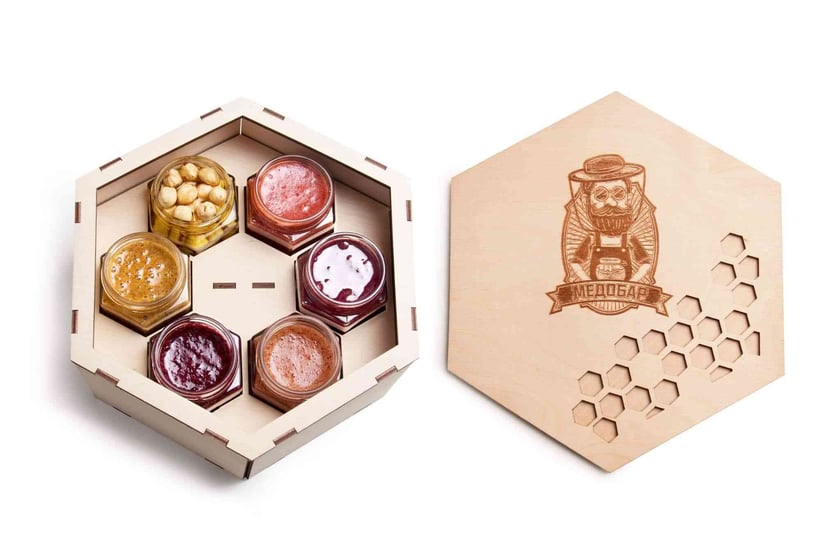 Вінницький медобар приборкав бджіл і створює незвичні медово-ягідні пасти