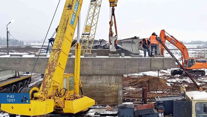 На Чернігівщині монтують балки прогонової будови мосту (ФОТО)