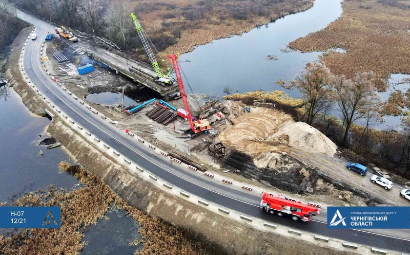 На Чернігівщині оновлюють міст через ріку Удай на трасі Н-07