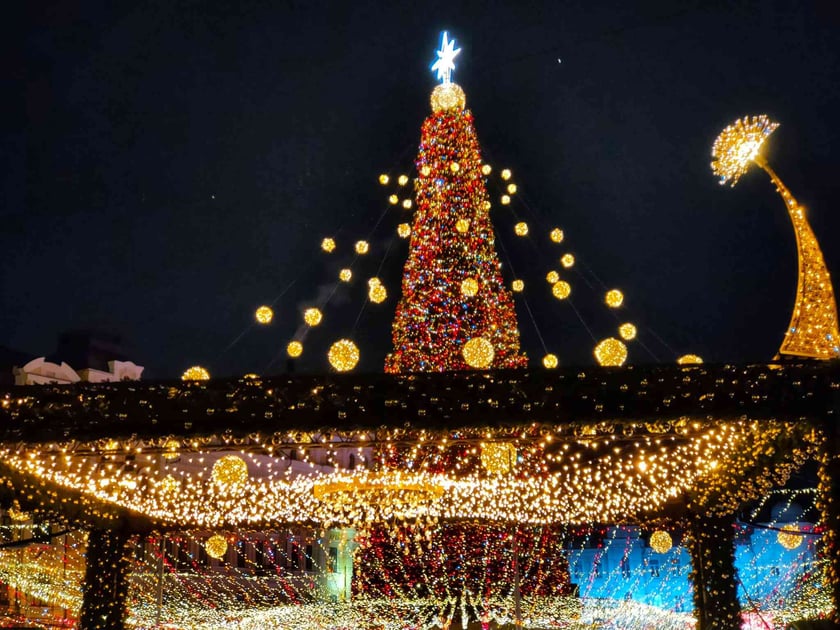 У Києві запалили головну ялинку країни (ФОТО)