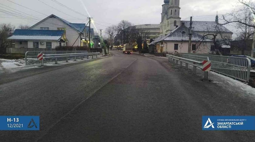 На Закарпатті відновили 12-метровий міст