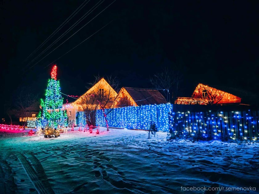 На Чернігівщині чоловік казково прикрасив свій будинок до новорічних свят (ФОТО)