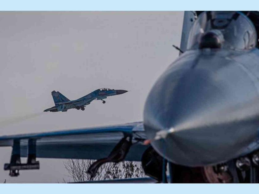 Українські військові авіатори тренувалися літати у складних погодних умовах (ФОТО)