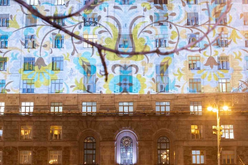 У Києві підсвітили будівлю кримськотатарським орнаментом Орьнек, що став світовою спадщиною ЮНЕСКО