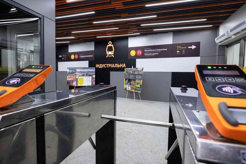 Як у Києві на Відрадному оновлюють ділянку швидкісного трамвая (ВІДЕО)