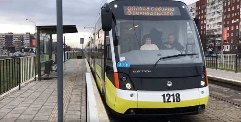 У Львові запустили перший 5-секційний трамвай українського виробництва (ВІДЕО)
