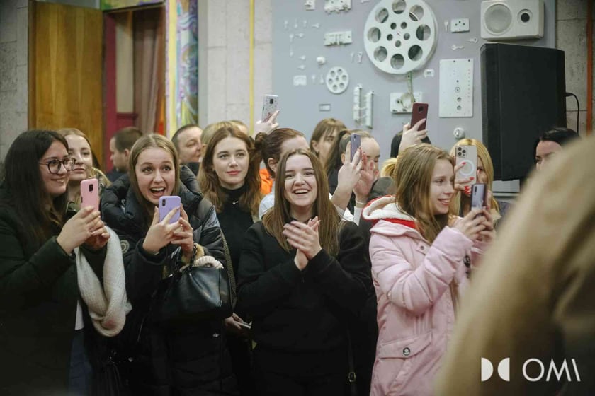 У Житомирі запускають безкоштовні курси для підлітків із блогінгу, етикету і стилю