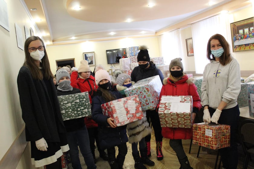Діти-сироти на Тернопільщині отримали подарунки від благодійників із Чехії (ФОТО)