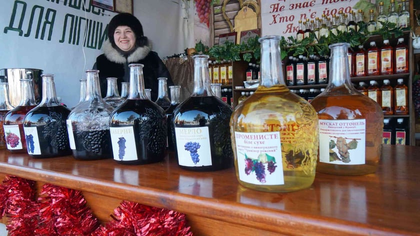 «Червене вино 2022»: у Мукачеві стартував найбільший винний фестиваль Закарпаття (ФОТО)