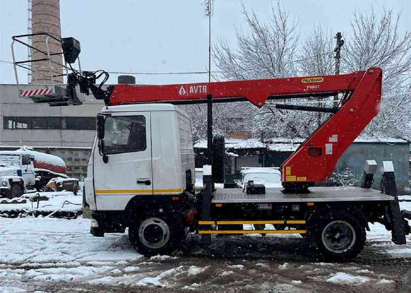 На Харківщині громада отримала нову комунальну техніку (ФОТО)