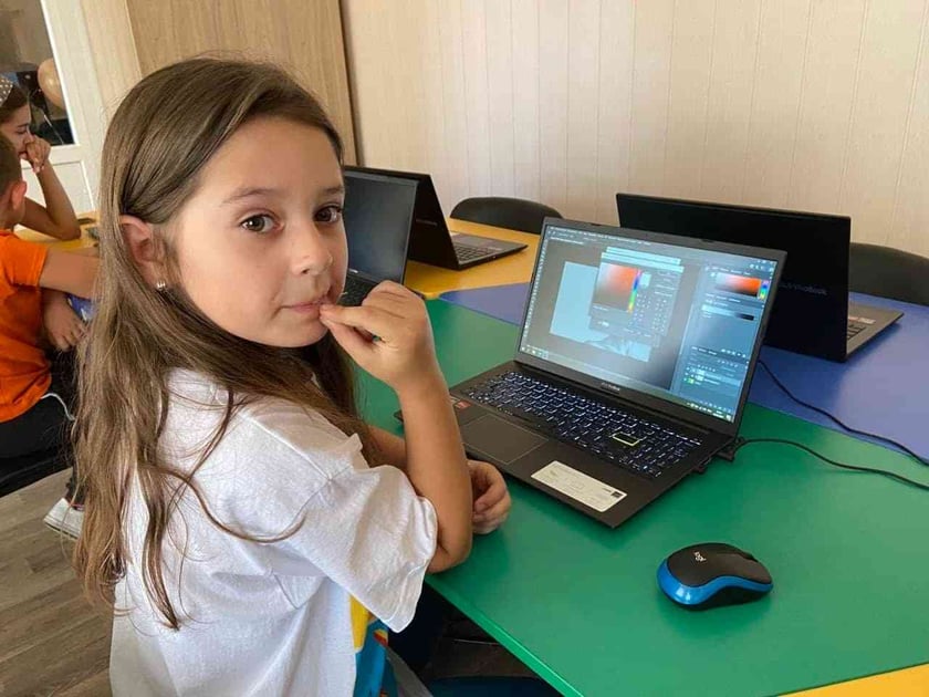 На Донеччині підприємець заснував дитячу ІТ-школу і навчає професій майбутнього