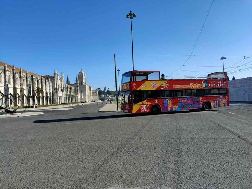 У трьох містах Португалії на туристичних автобусних маршрутах з’явилися українські аудіогіди