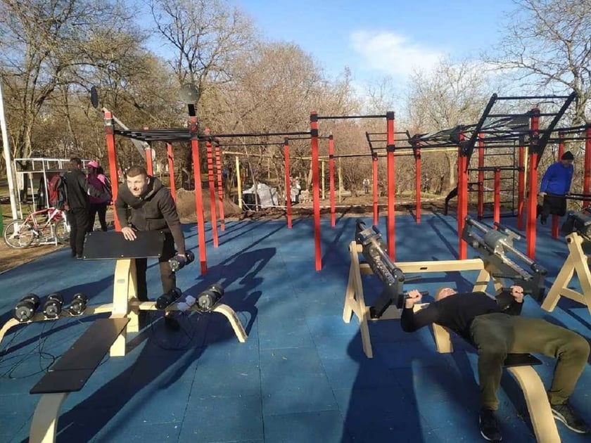 В Одесі біля пляжу «Ланжерон» відремонтували спортивний майданчик (ФОТО)