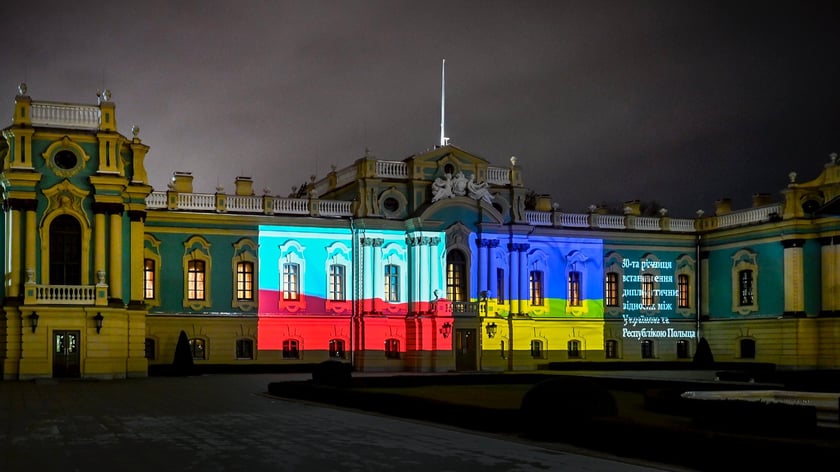Маріїнський палац у Києві підсвітили українськими і польськими кольорами