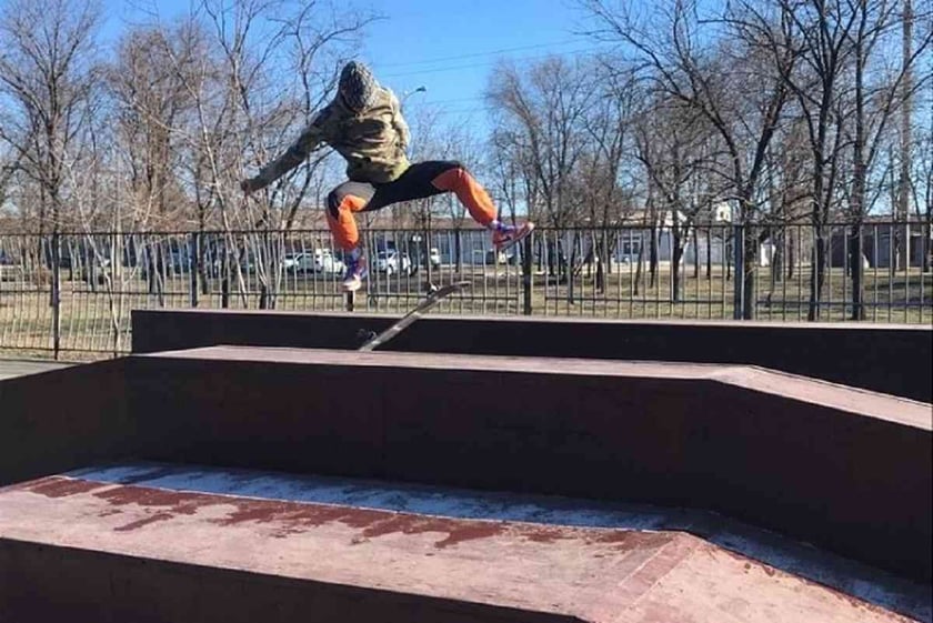 У Маріуполі скейт-майданчик зробили безпечнішим для дітей (ФОТО)