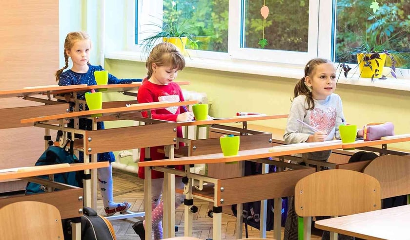 У громаді на Рівненщині школярі навчатимуться, стоячи за партою